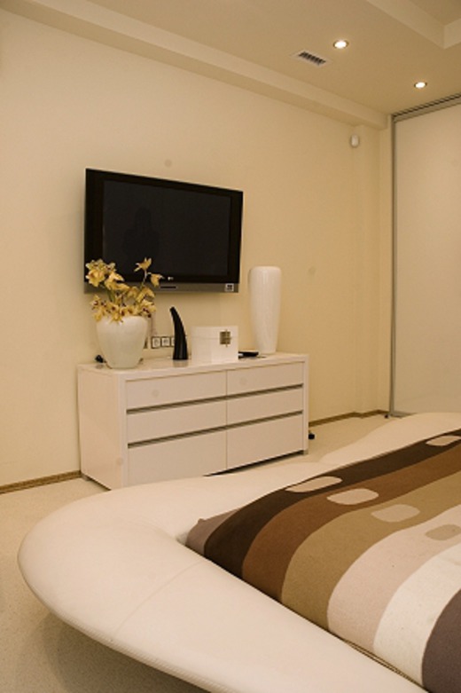 "Белая орхидея". Интерьер квартиры (спальня и ванная).. Спальня